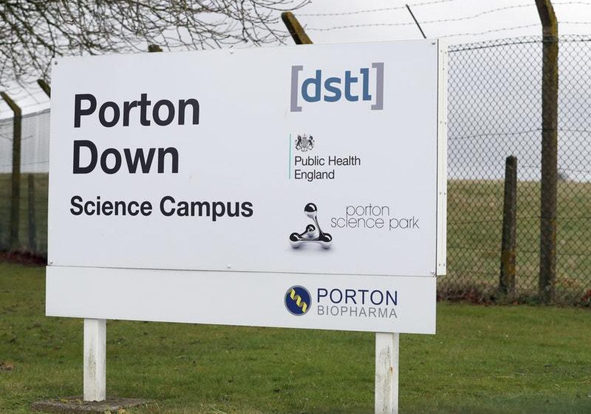 Laboratorio biológico Porton Down (Inglaterra) (Letrero)